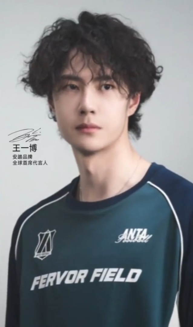 кроме видеоролика актер появился 22 апреля в новой рекламе  АНТА в честь пятилетия сотрудничества