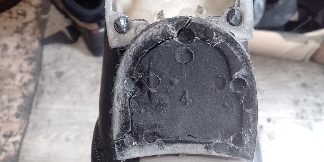 Что происходит с фабричными набойками и что лучше.