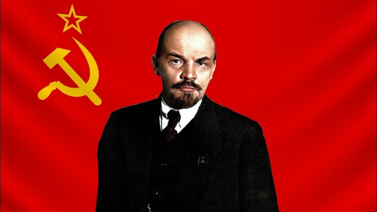 И Ленин – такой молодой, И юный Октябрь впереди!