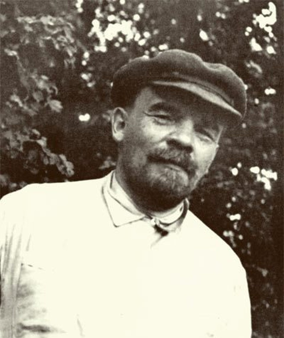    Кепка - любимый головной убор Ленина. Фото - соцсети.