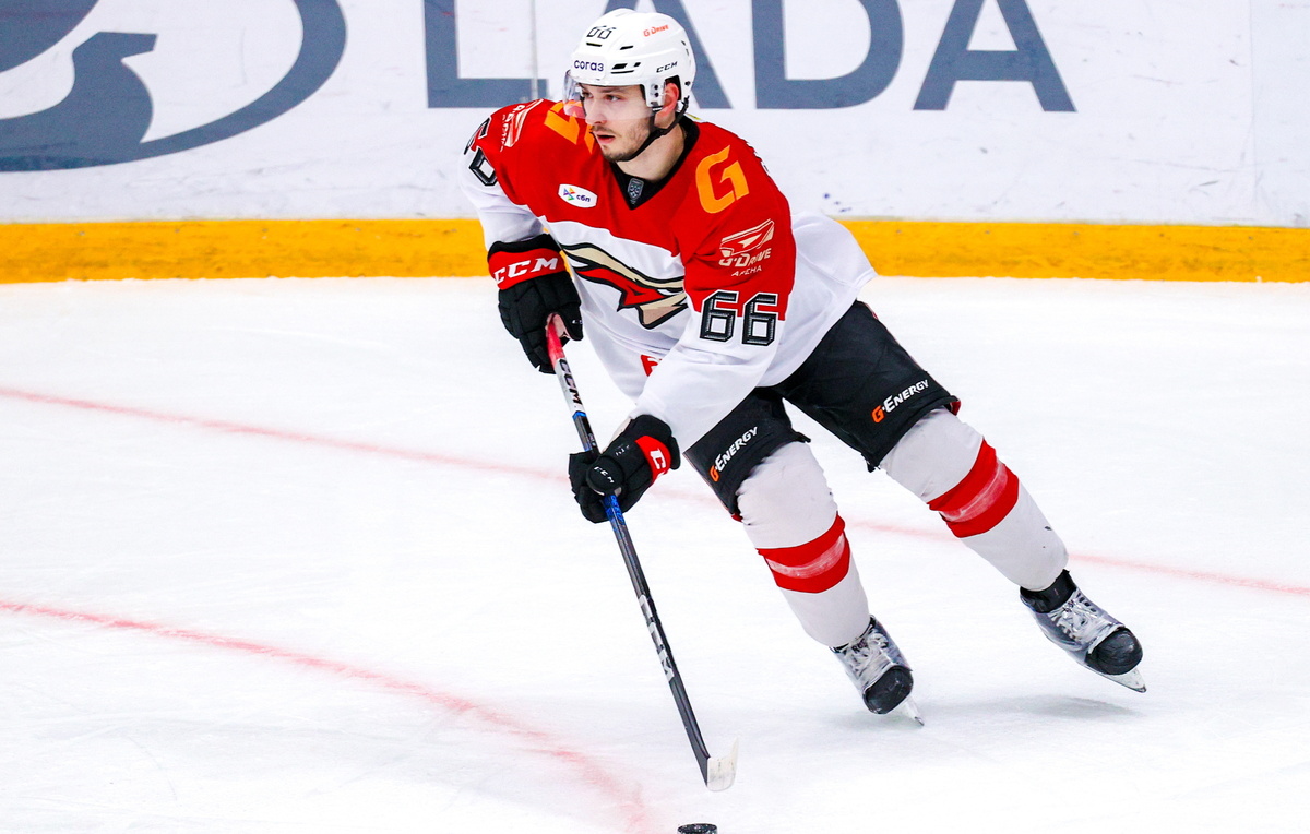    Защитник "Авангарда" Семен Чистяков  Валерия Калугина/ТАСС