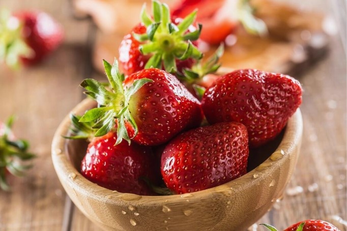 Пересадка клубники 🍓 на новое место: правила и сроки
