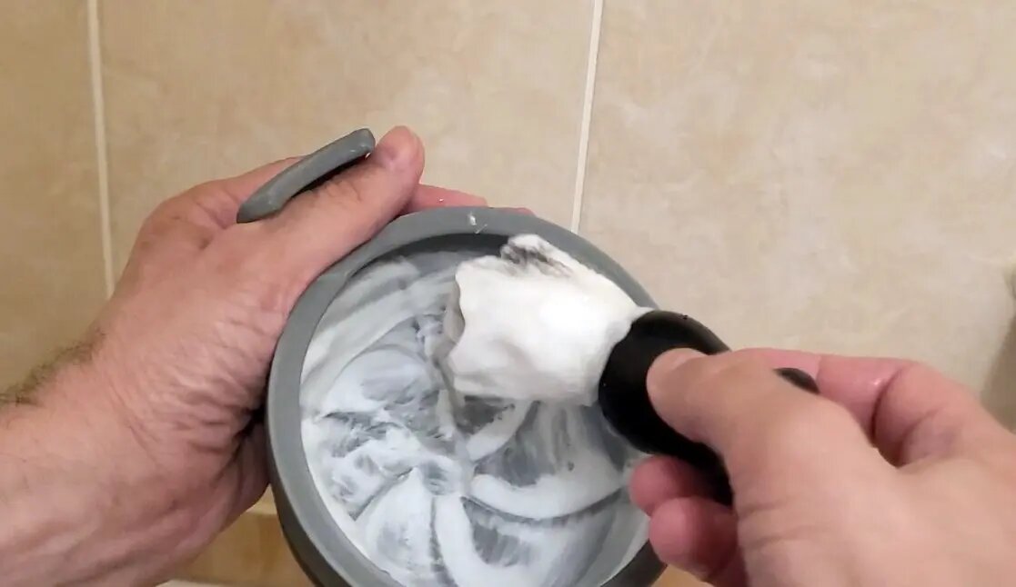   Готовим пену для бритья