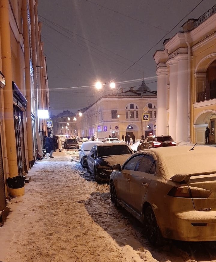 Ломоносовская линия Гостиного двора, Санкт-Петербург (личное фото)