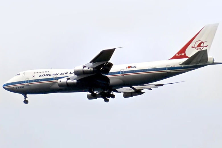 Тот самый Боинг-747 авиакомпании Korean Air Lines за несколько лет до трагедии