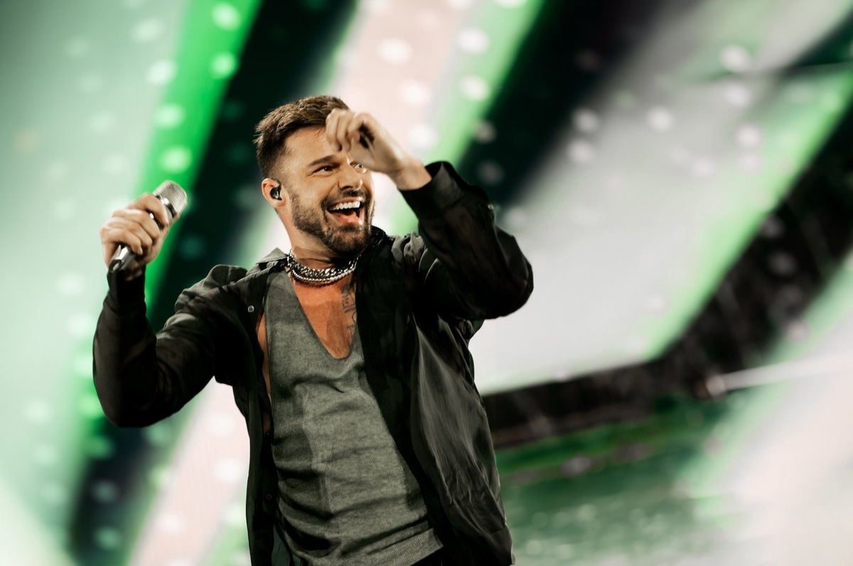 Концертное выступление Рики Мартина в живом формате