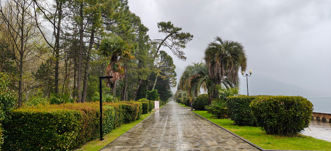 Абхазия. Гагра в дожде