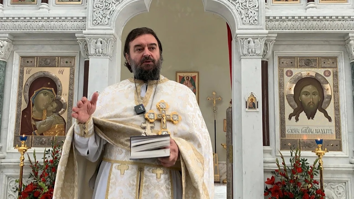 Андрей Ткачёв — протоиерей, настоятель Храма Троицы Живоначальной в Хохлах, писатель, телеведущий, блогер, миссионер.