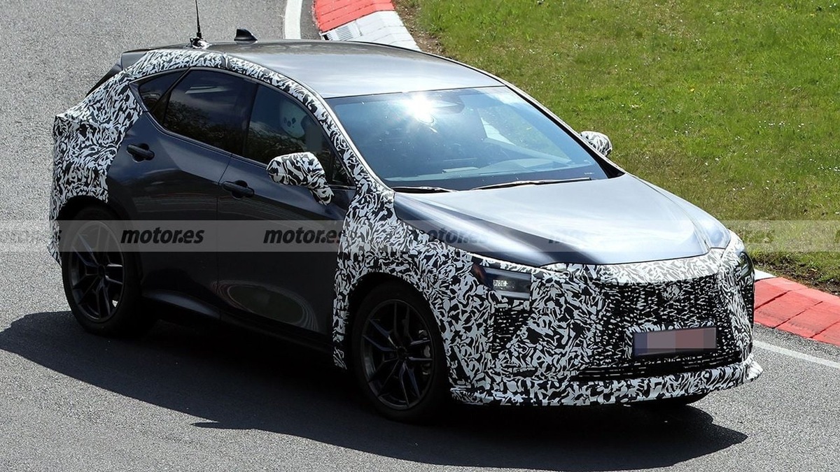    Lexus RX заметили на тестах