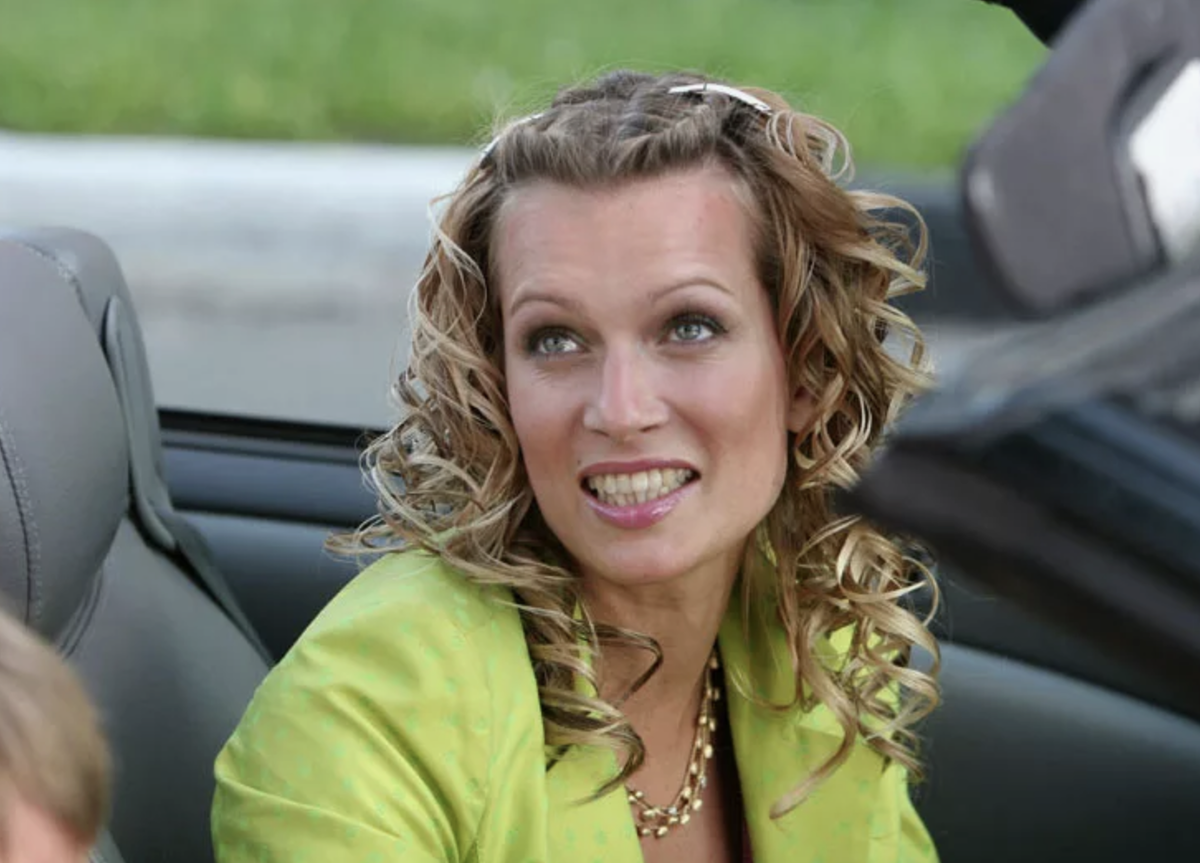 Примерно так. Разве это недостаток? Или привлекательная изюминка индивидуальности во внешности?