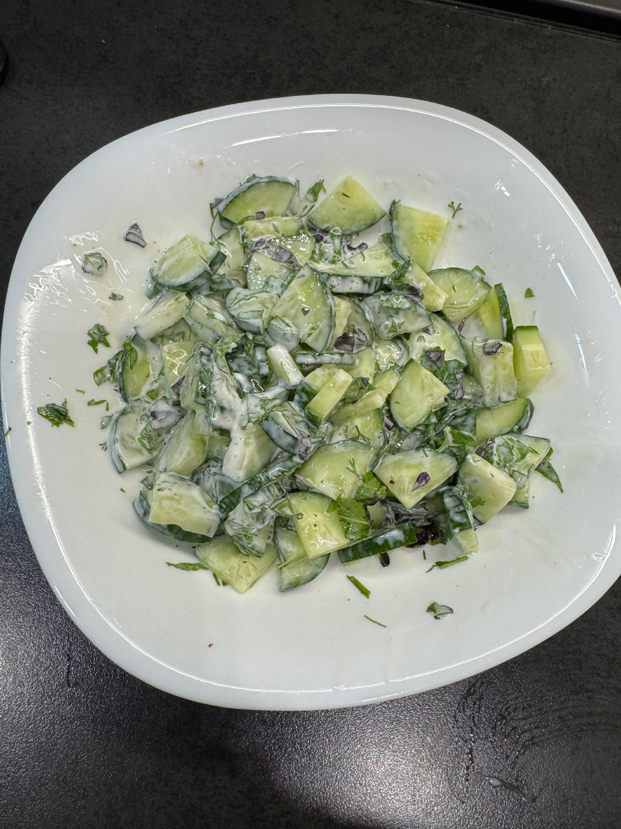 Салат с ботвой редиса 