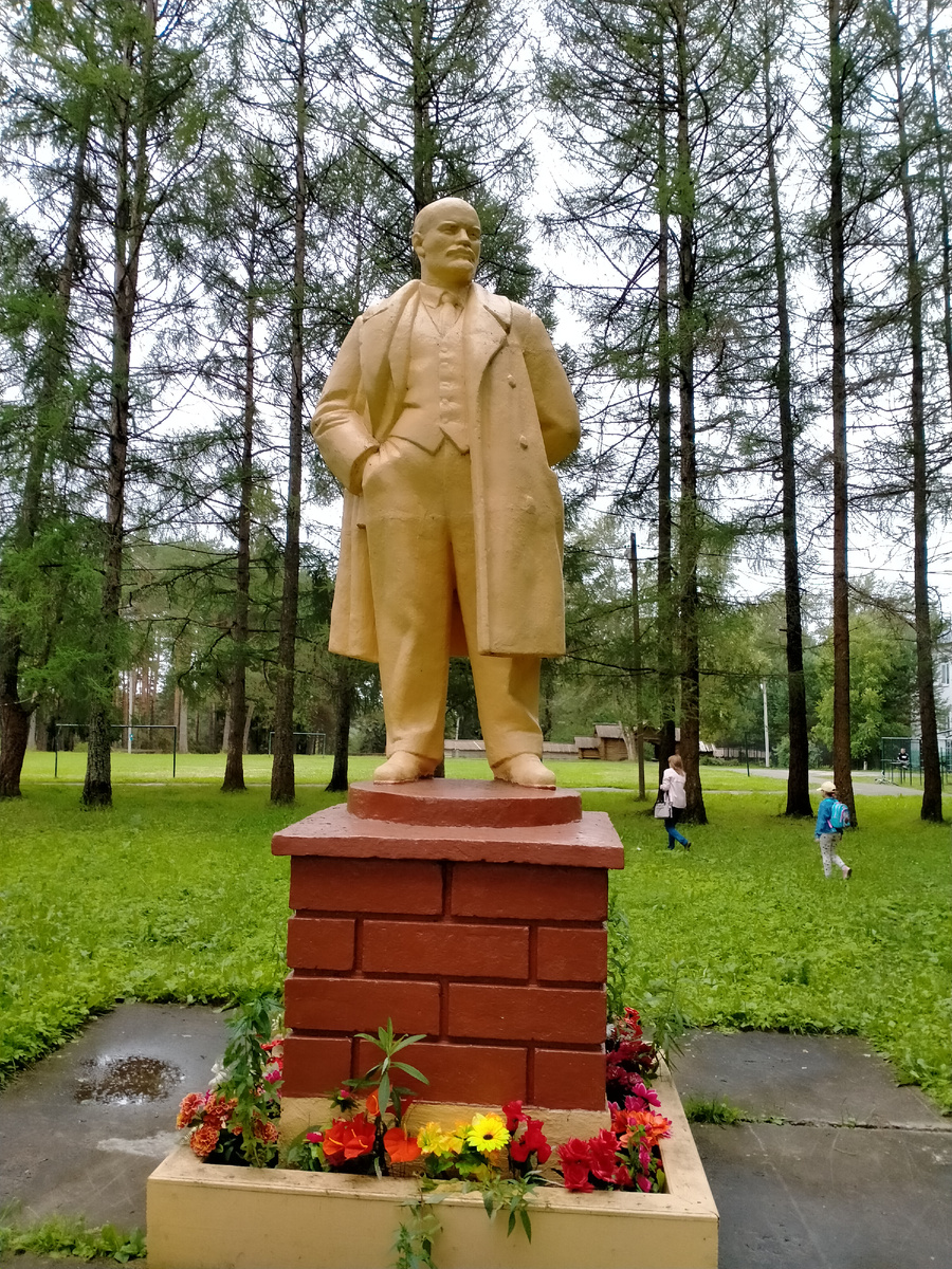 Кукобойский Ленин не верит, что в современной России могут быть какие-то социальные дыры. Фото автора, 
