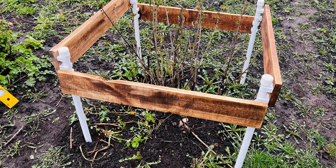 Как сделать ограждение для кустов своими руками из пластиковых труб и старого поддона