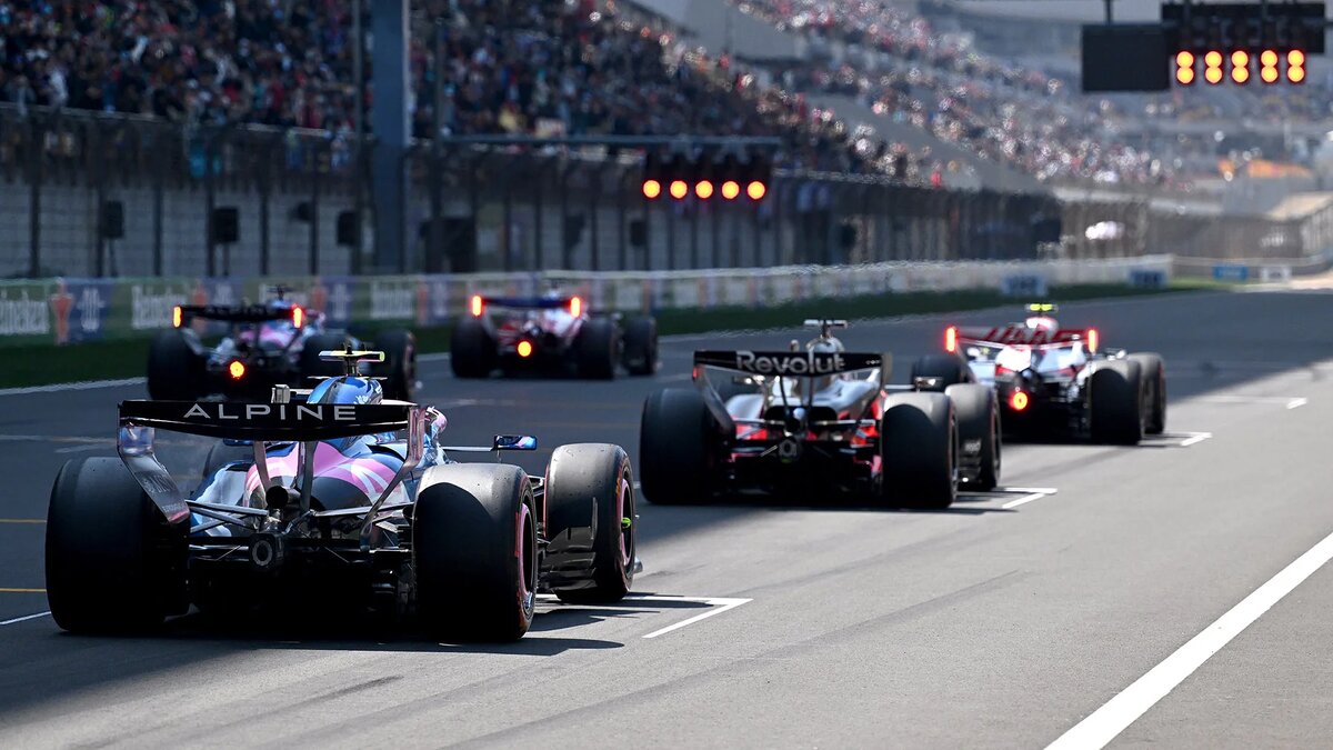 Старт в гонке во время тренировки, Гран-при Китая Формулы-1 (Фото Mark Sutton / Formula 1 via Getty Images)