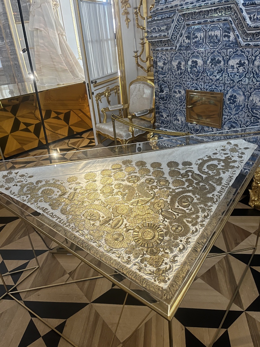 Платок, выполненный во второй половине XIX века в Ладыгинской волости Кагропольского уезда Олонецкой губернии. Фото автора.