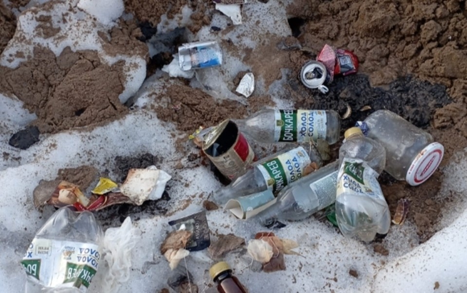    Недропользователь пообещал убрать мусор после схода снега. Фото: ОНФ.