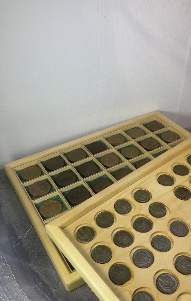 Для примера фото монет 5 копеек Екатерины Второй и 2 копеек-капуста