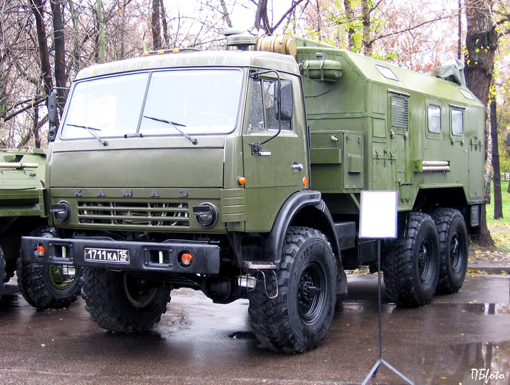 Командно-штабная машина Р-142НСА