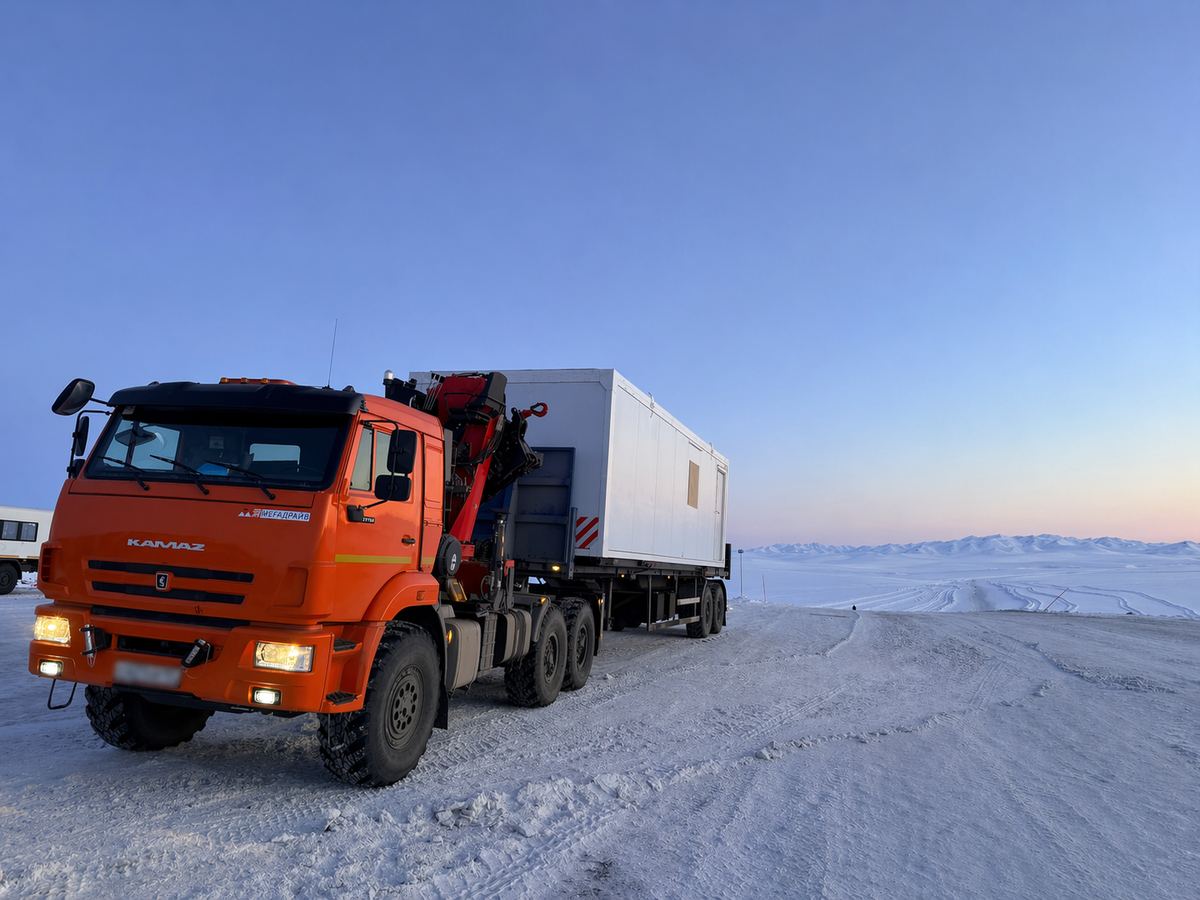 Манипулятор SUNHUNK K238 на шасси КАМАЗ 43118 с полуприцепом