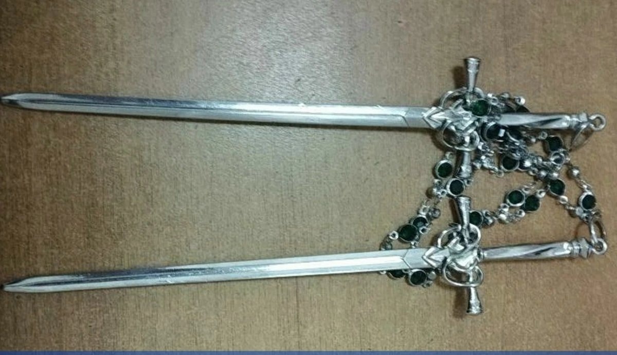    Опасные заколки были изъяты в посетительницы суда в Кургане