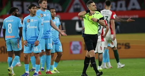 Дивеев о пенальти в ворота "Зенита": "У меня очень большие вопросы, я никого не трогал. Не понимаю – ко мне предвзятое отношение, насолил где-то, может".................Да нет, Игорь, не в тебе дело. Дело в квалификации судей в поле и арбитров на ВАР