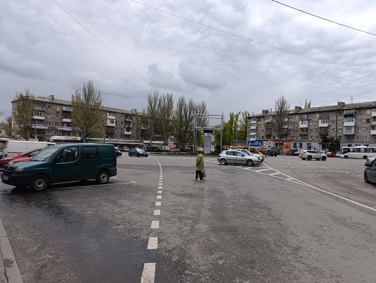 Площадь Бакинских Комиссаров.