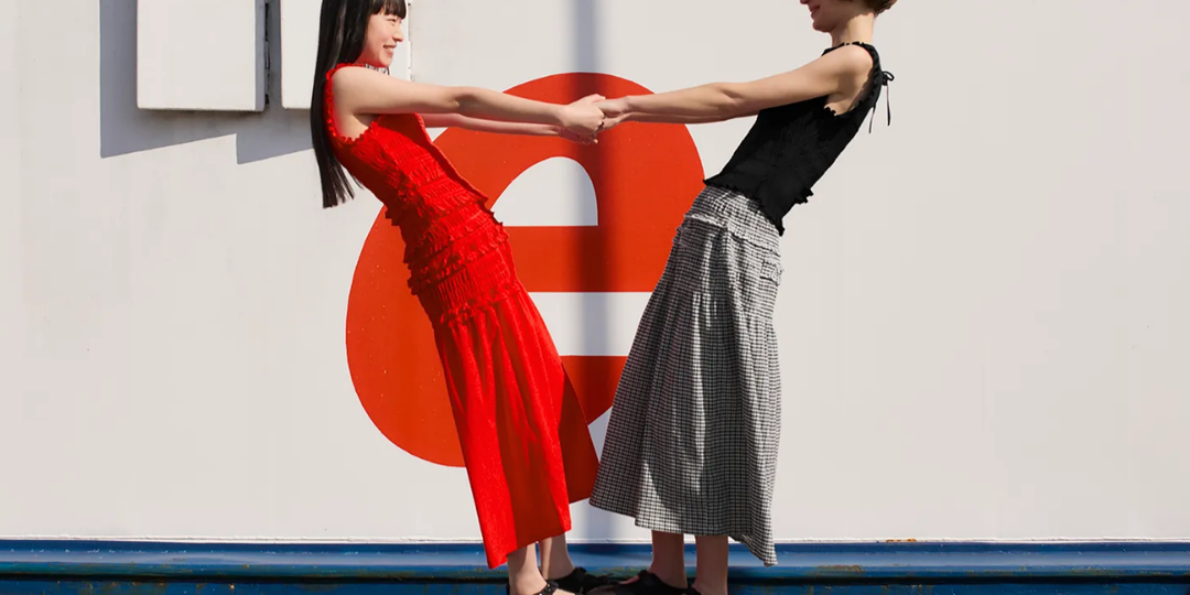 Uniqlo и Cecilie Bahnsen впервые поработали вместе