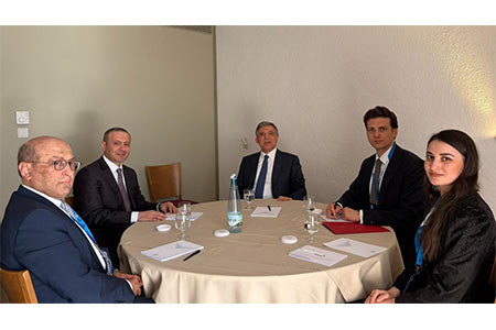 Секретарь Собеза Армения провел встречу с бывшим президентом Турции