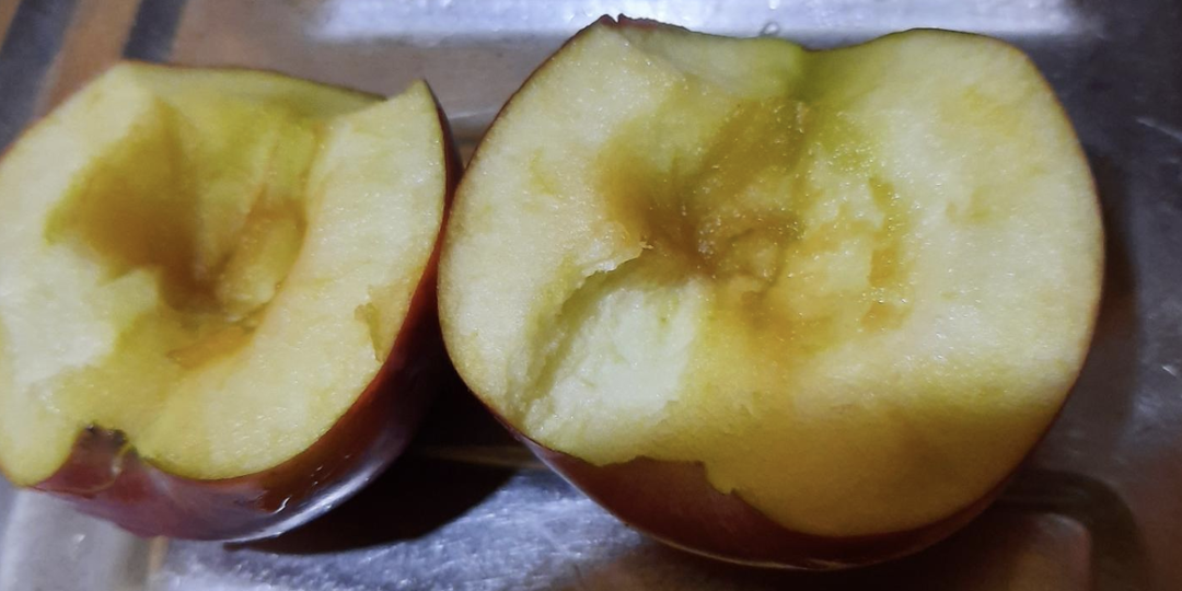 Почему тертое яблоко на ночь снижает утренний сахар