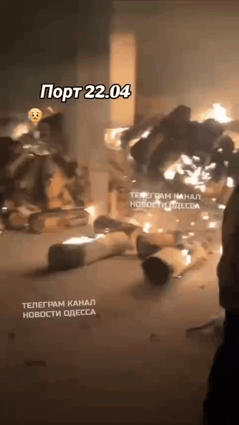    Видео последствий ночных ударов "Гераней" в порту Одессы. Видео: "Хроники Гераней"