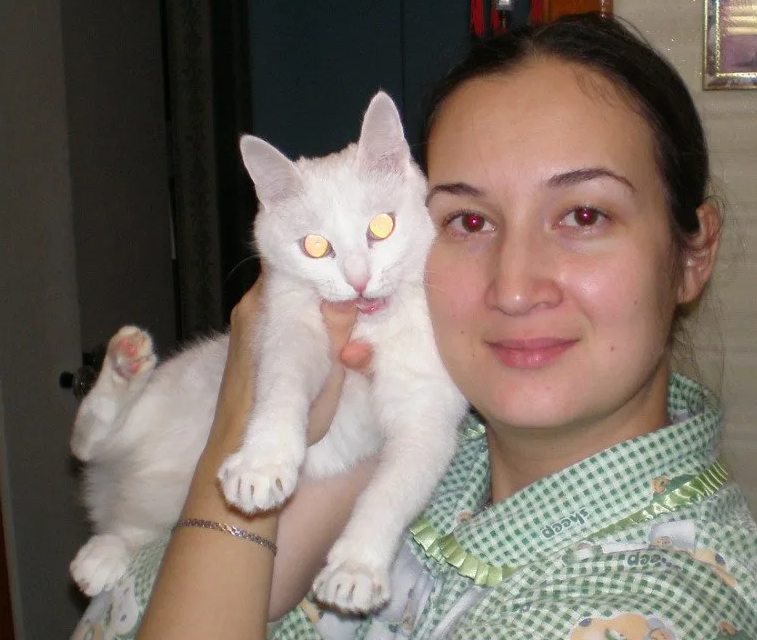 Мне тут 27, а ей и года нет. Фото автора на старый телефон