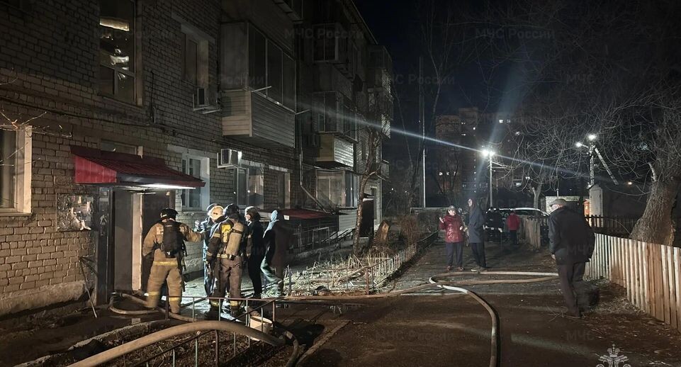 В Благовещенске при пожаре в многоэтажке погибли три человека