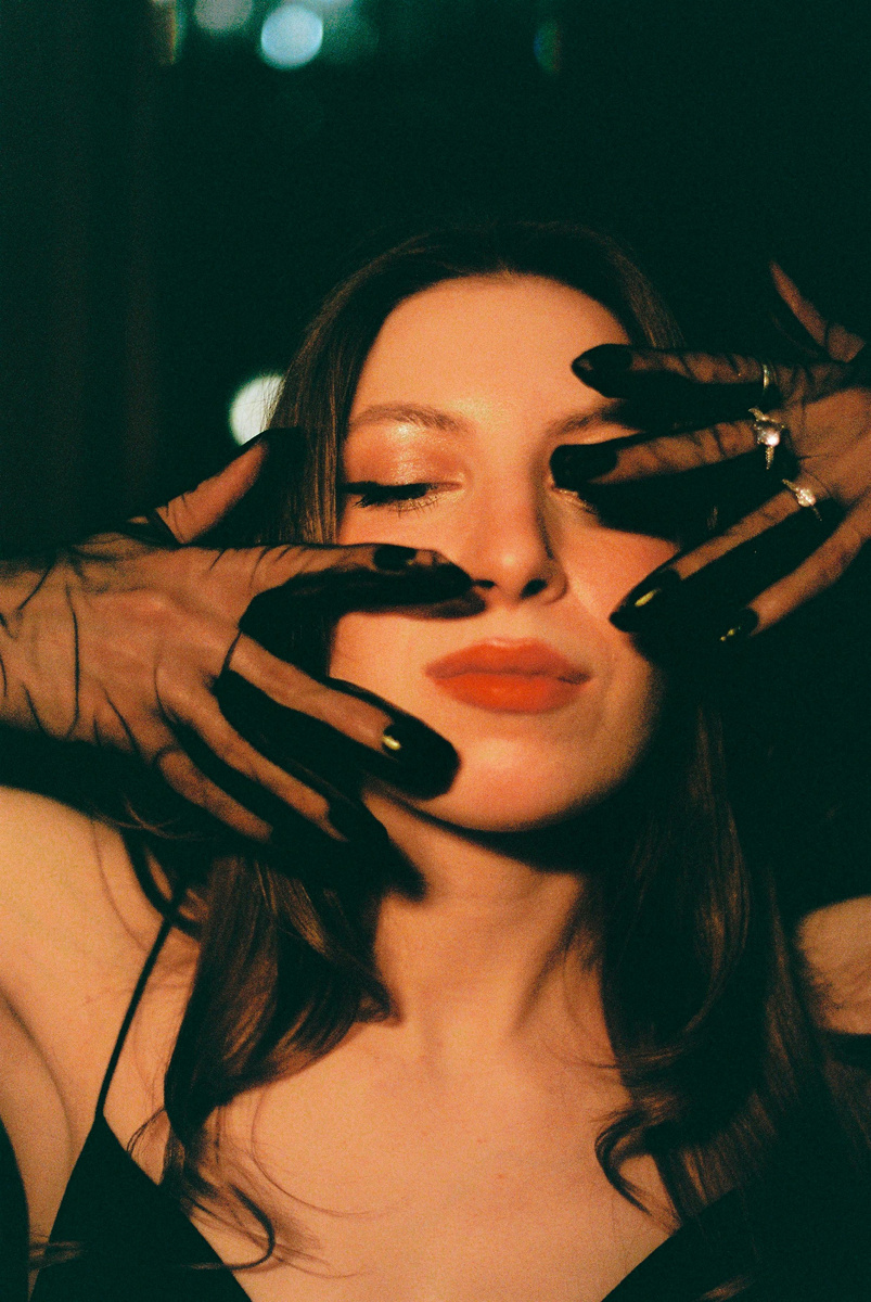 Автор фото с Pexels: anait film: https://www.pexels.com/ru-ru/photo/15030384/