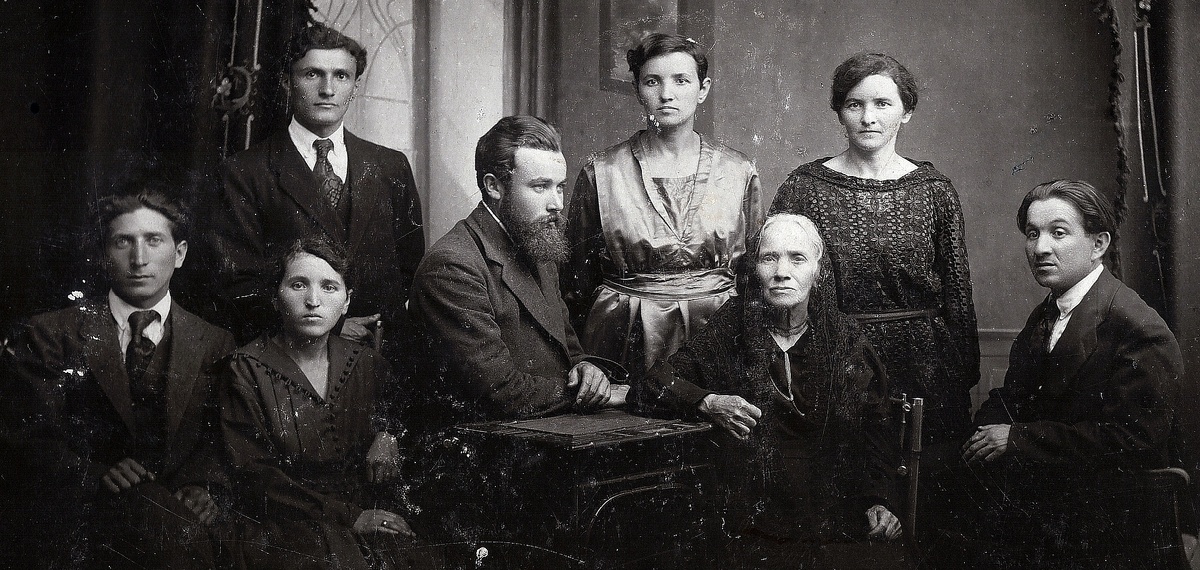 Около 1925 года