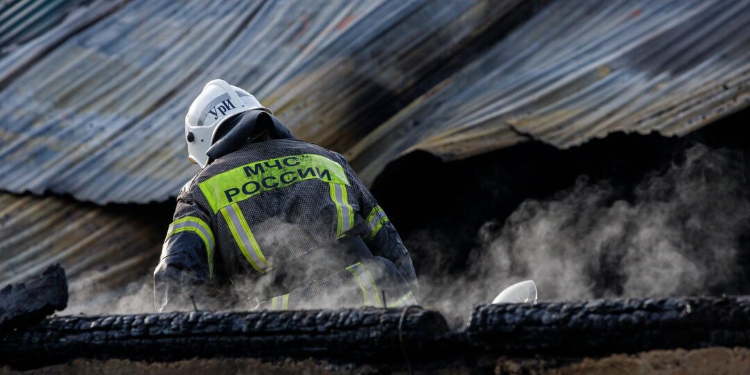 В Стрельне во время пожара в садовом доме пострадал мужчина