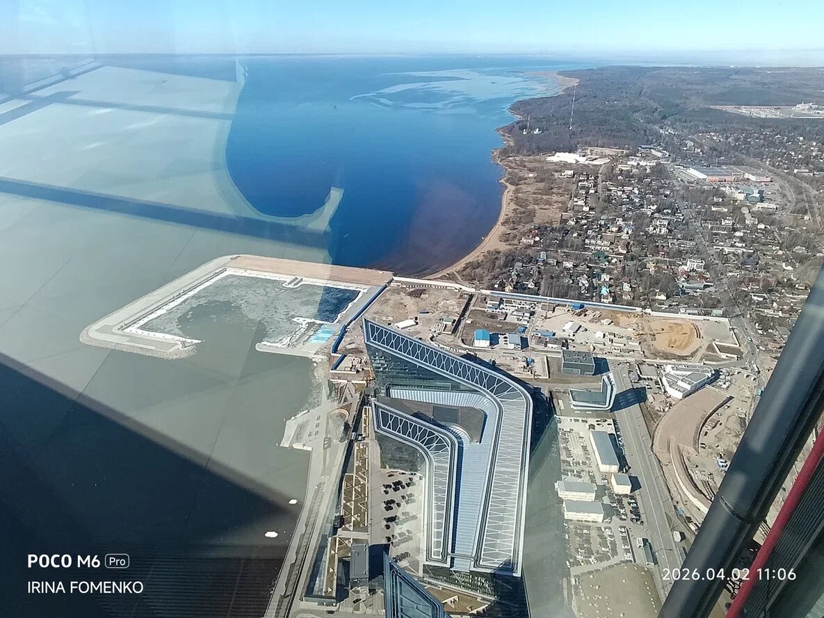Вид со смотровой площадки Лахта центра. Фото автора (листайте галерею)