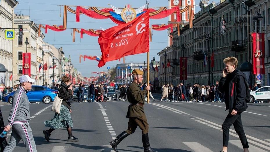 Петербург начали украшать к майским праздникам