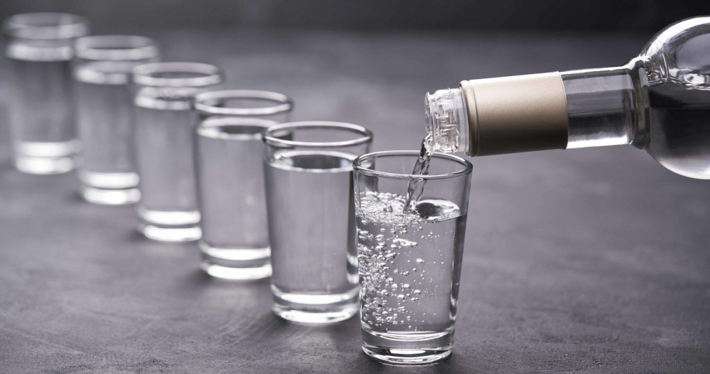 Сколько на самом деле стоит одна бутылка водки: за что мы платим