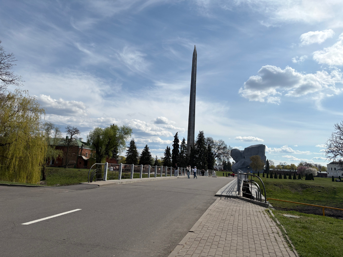 Центральный вход в мемориал