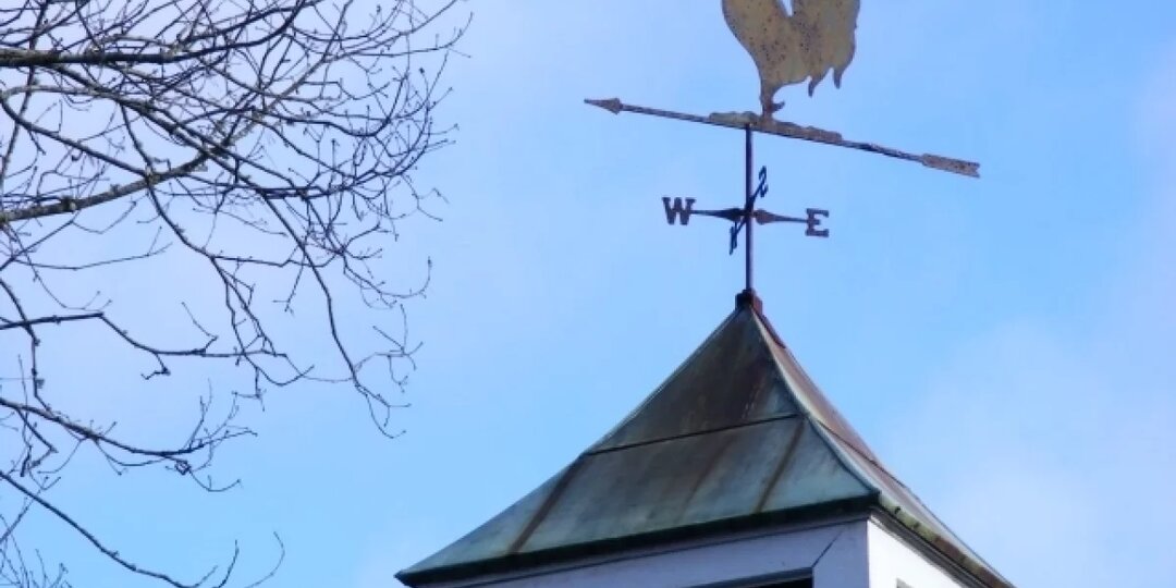 В Карелии бушует сильный порывистый ветер со снегом и дождём