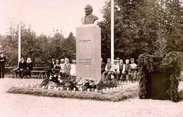 Памятник Нильсу Арппе. /Фото: sortlib.karelia.pro.