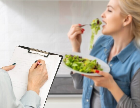 Отеки не без причины: врач озвучил 6 признаков, что вам не подходит правильное питание