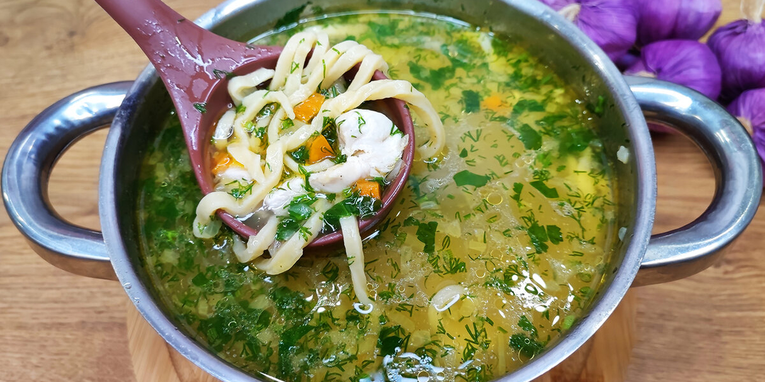 Вкусный и легкий куриный супчик с домашней лапшой, от которого невозможно оторваться