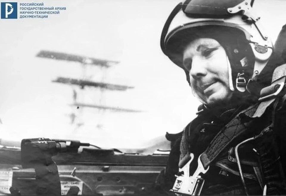 Рис.1 Юрий Гагарин в кабине МиГ-15.