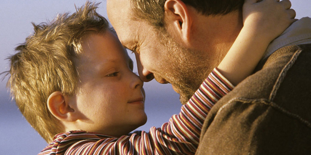 Кто должен воспитывать мальчика: мама или папа — мнение психологов