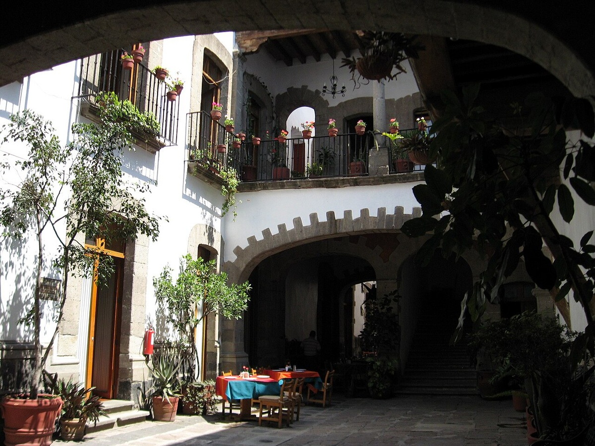 https://en.wikipedia.org/wiki/Tlaxcala_House,_Mexico_City#/media/File:PatioTlaxcalaHouseDF.JPG