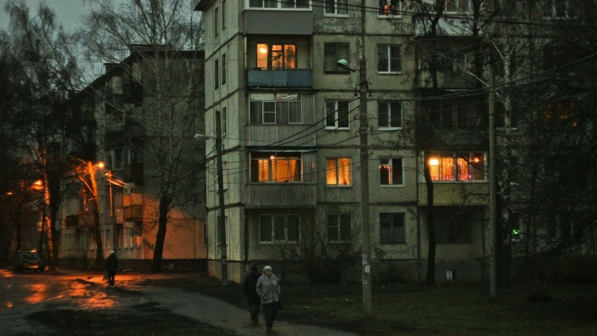пятиэтажка в спальном районе