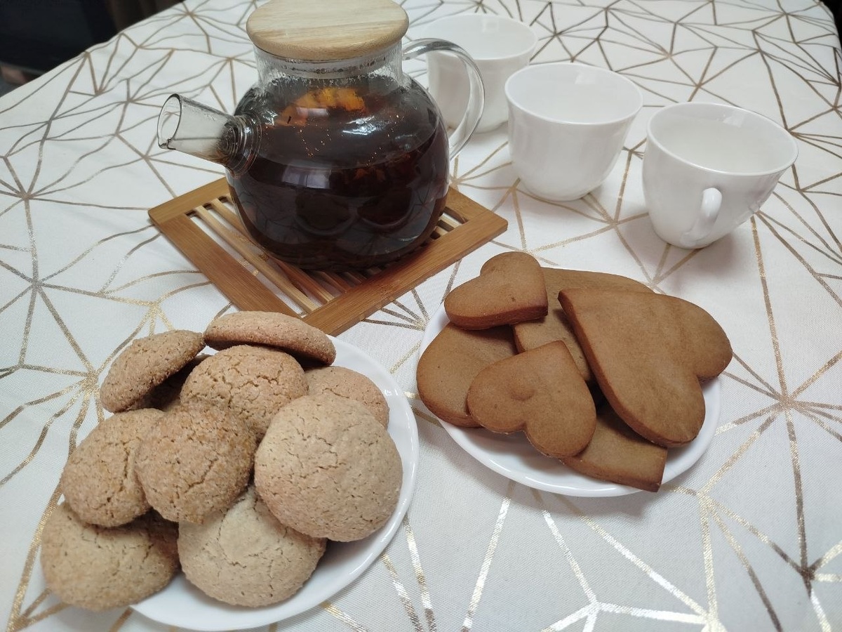 Дореволюционные пряники (слева) против современных. Победила пряничная дружба!