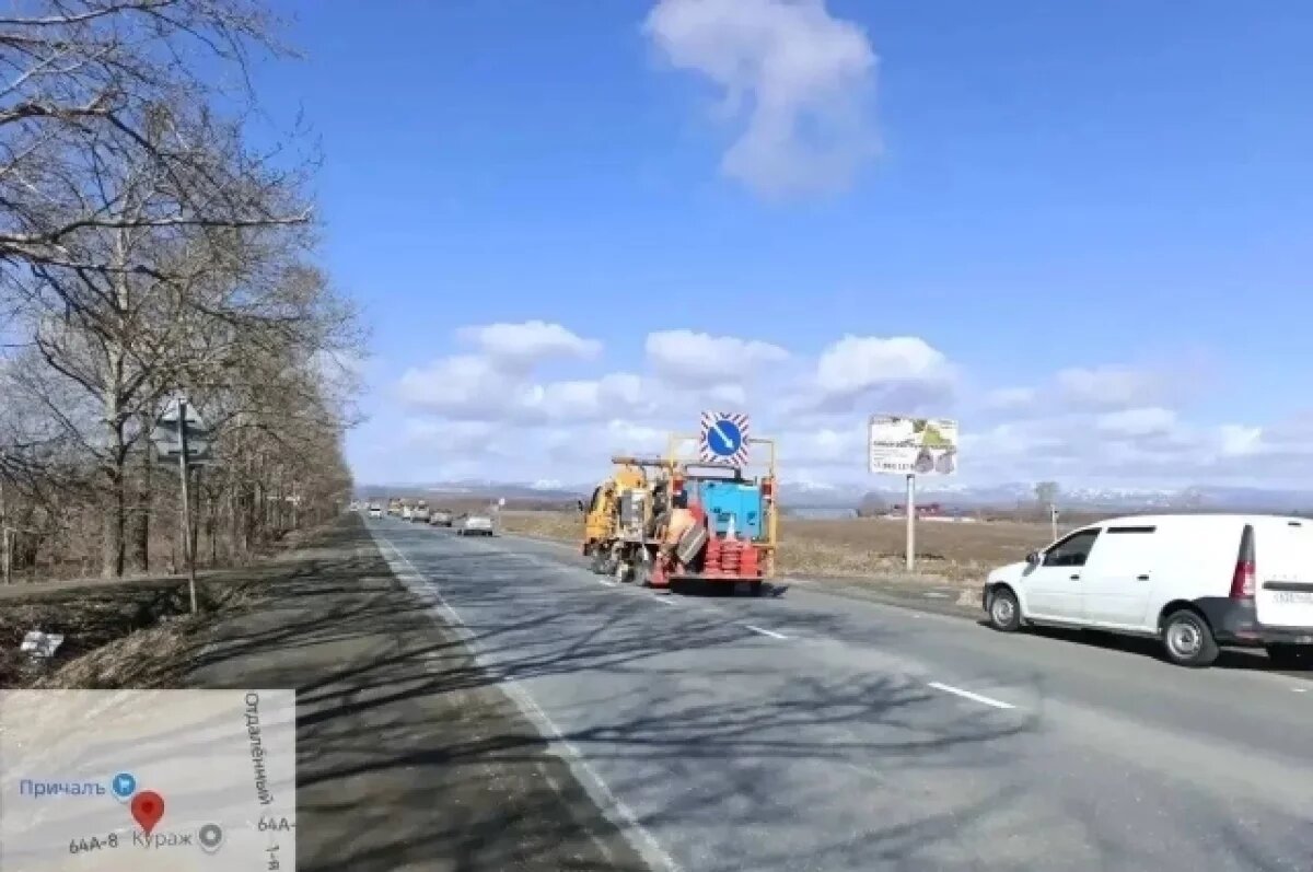    На региональных автодорогах в Южно-Сахалинске начали обновлять разметку