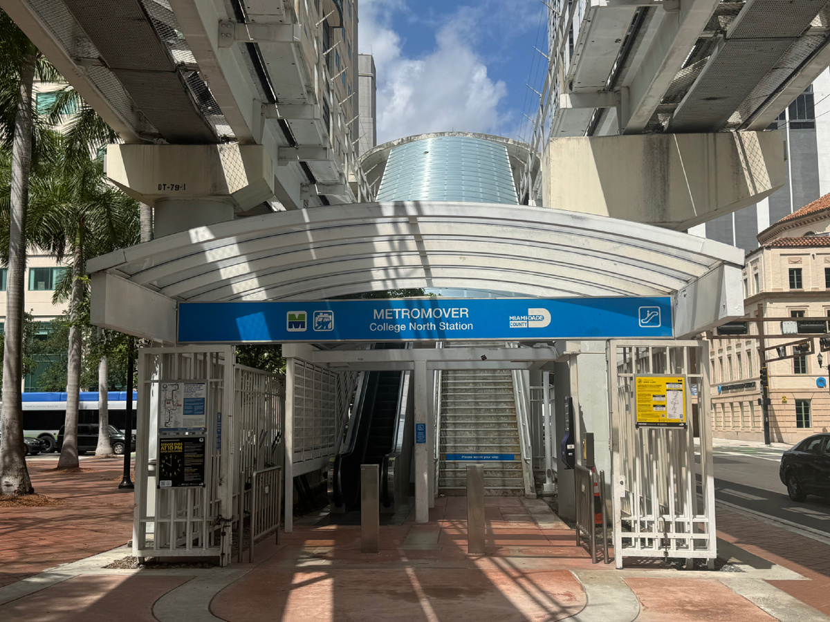 Вход в Metromover